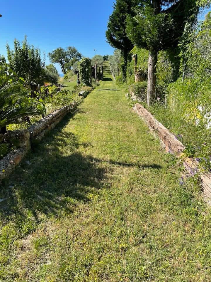 Villa mit Anwesen in den Hügeln von Siderno Superiore – zwischen Meer, Natur und Entspannung
