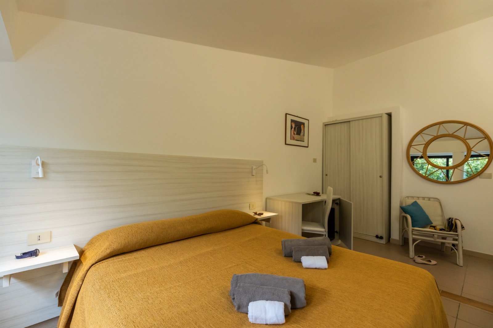 Double Room in B&B with Private Beach. Sunset Yoga.