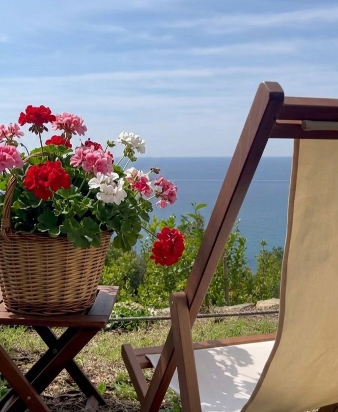 Villa vista mare immersa nella natura mediterranea a soli pochi passi dalle spiagge e dal centro di Diamante