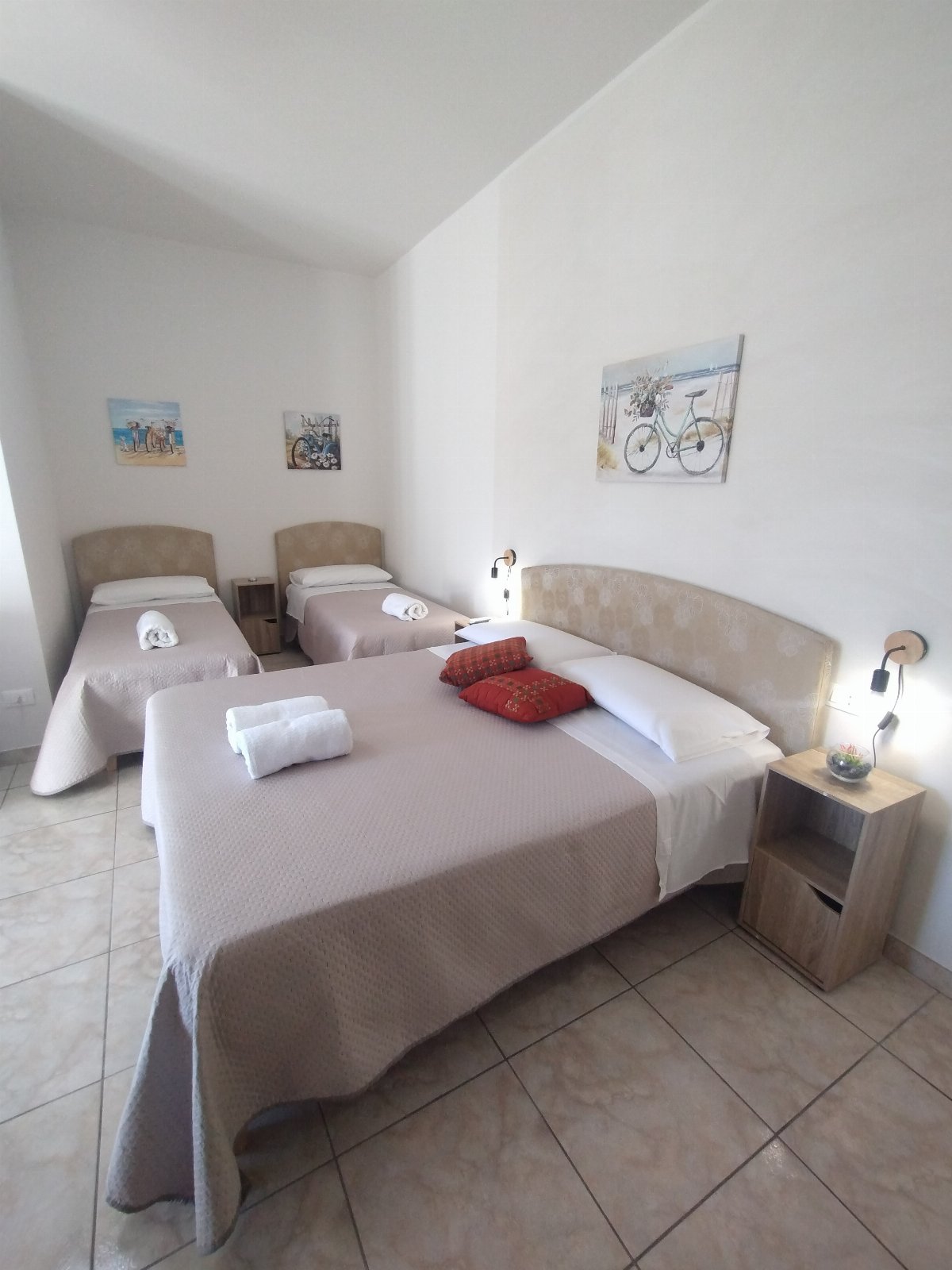 MareSila  B&B Stanze di nuova costruzione, spaziose arredate, con TV led, frigorifero macchina da caffè, bollitore, cambio biancheria, climatizzatore