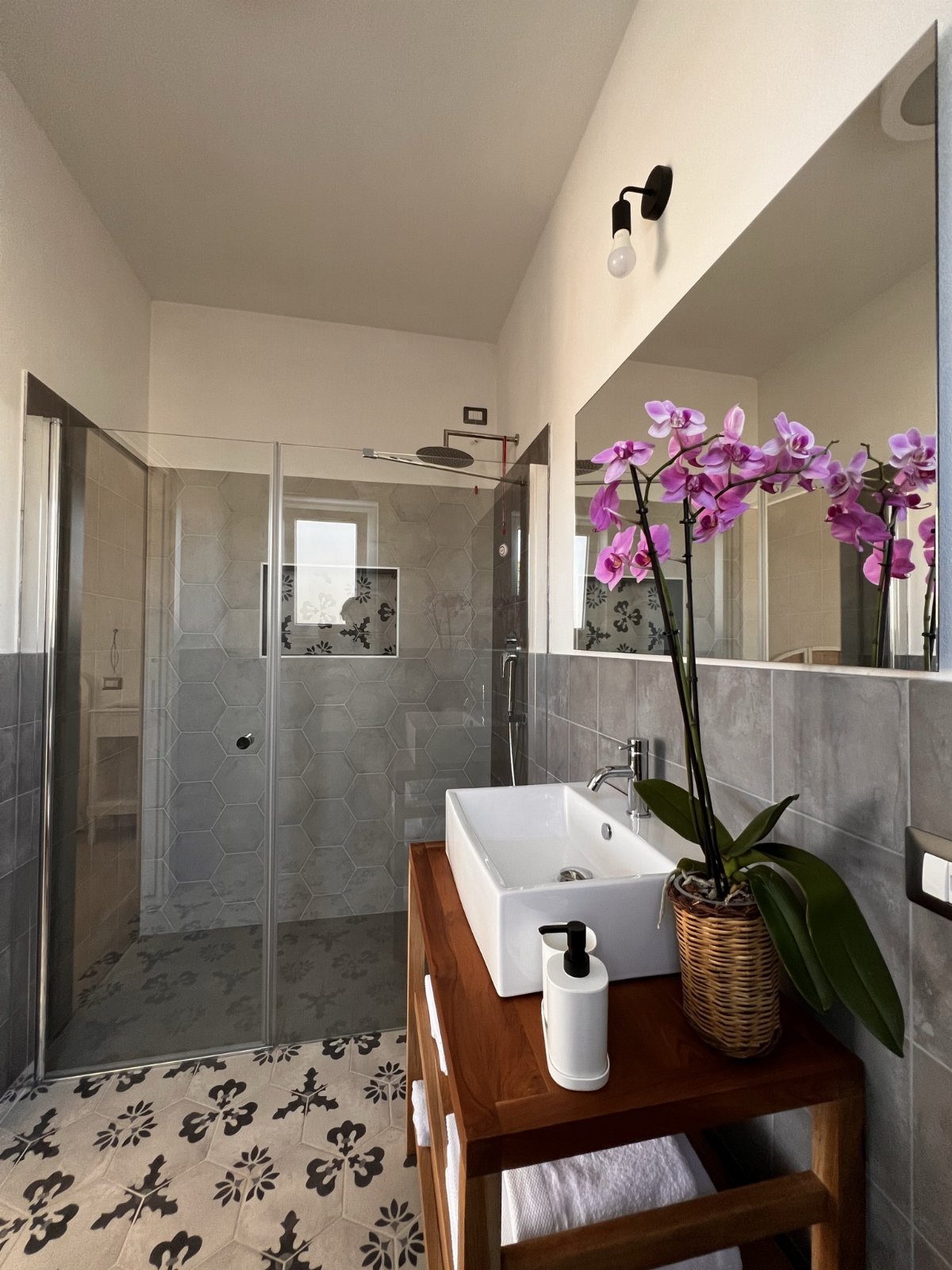 Casa Cunaci Bed and Breakfast.      "Una finestra sul Mediterraneo"