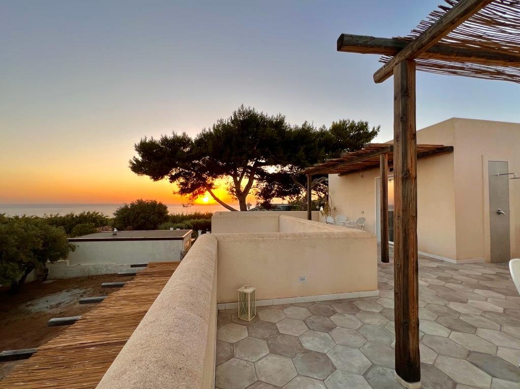 Casa Cunaci Bed and Breakfast.      "Una finestra sul Mediterraneo"