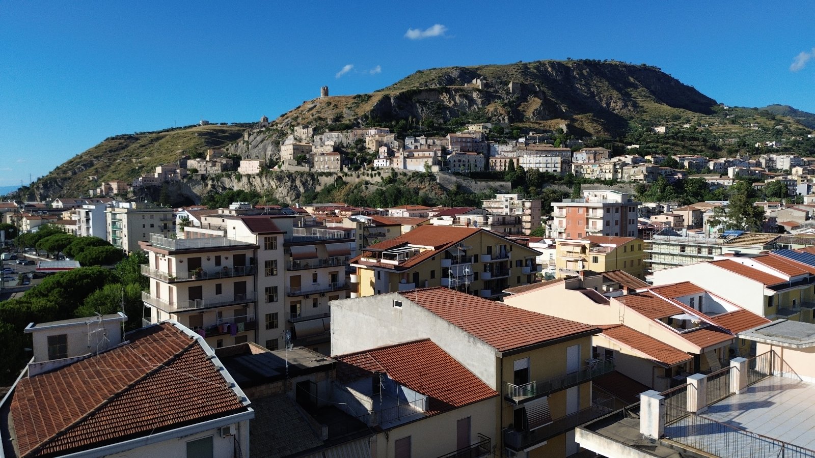 VILLA REGINA MARGHERITA - In Amantea (CS), im Stadtzentrum und nur einen Katzensprung vom Meer entfernt