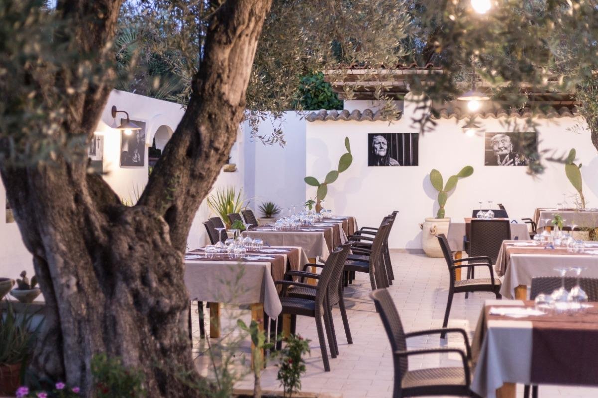 Double Room in B&B with Private Beach. Sunset Yoga.