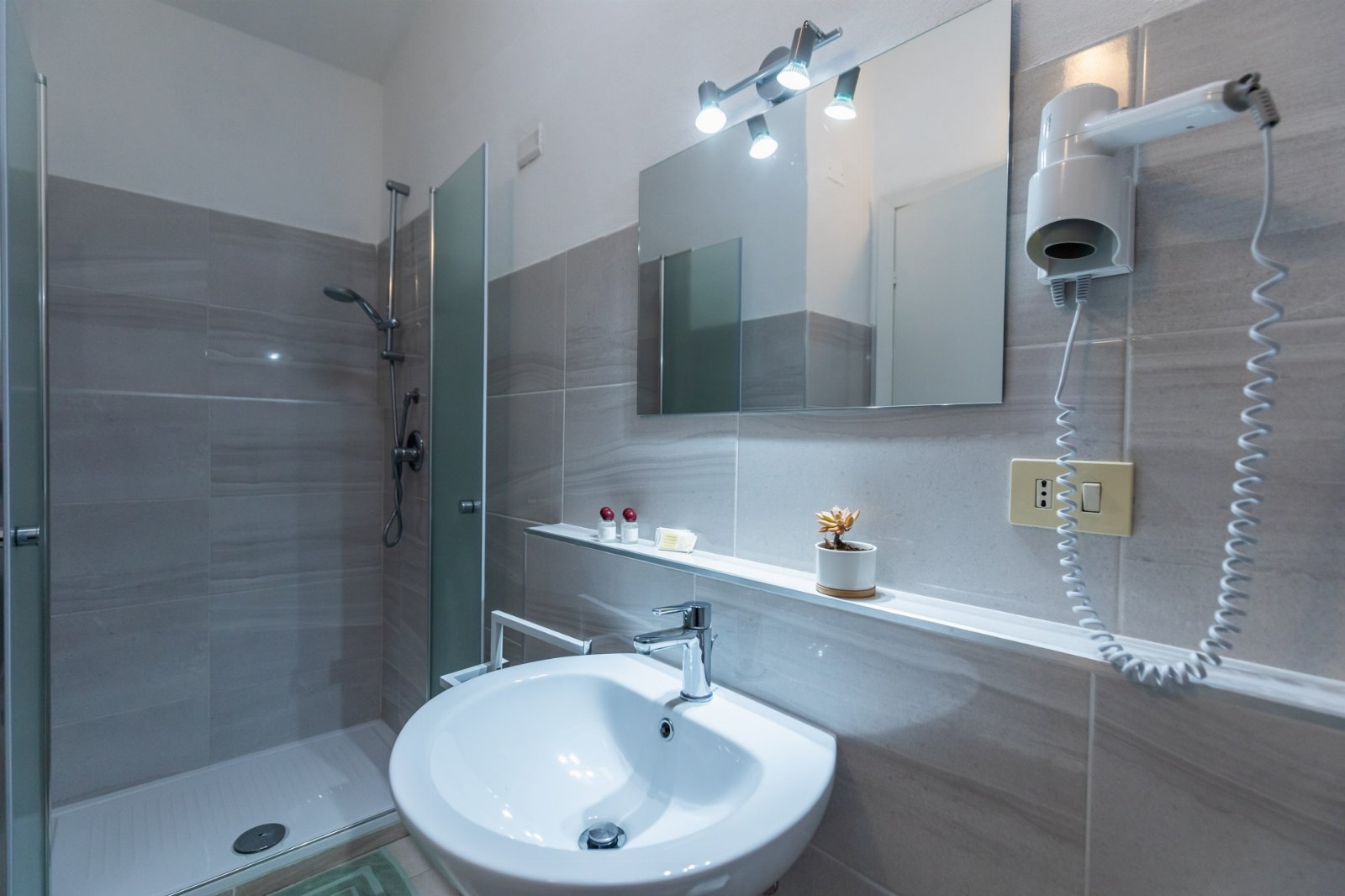 Double Room in B&B with Private Beach. Sunset Yoga.