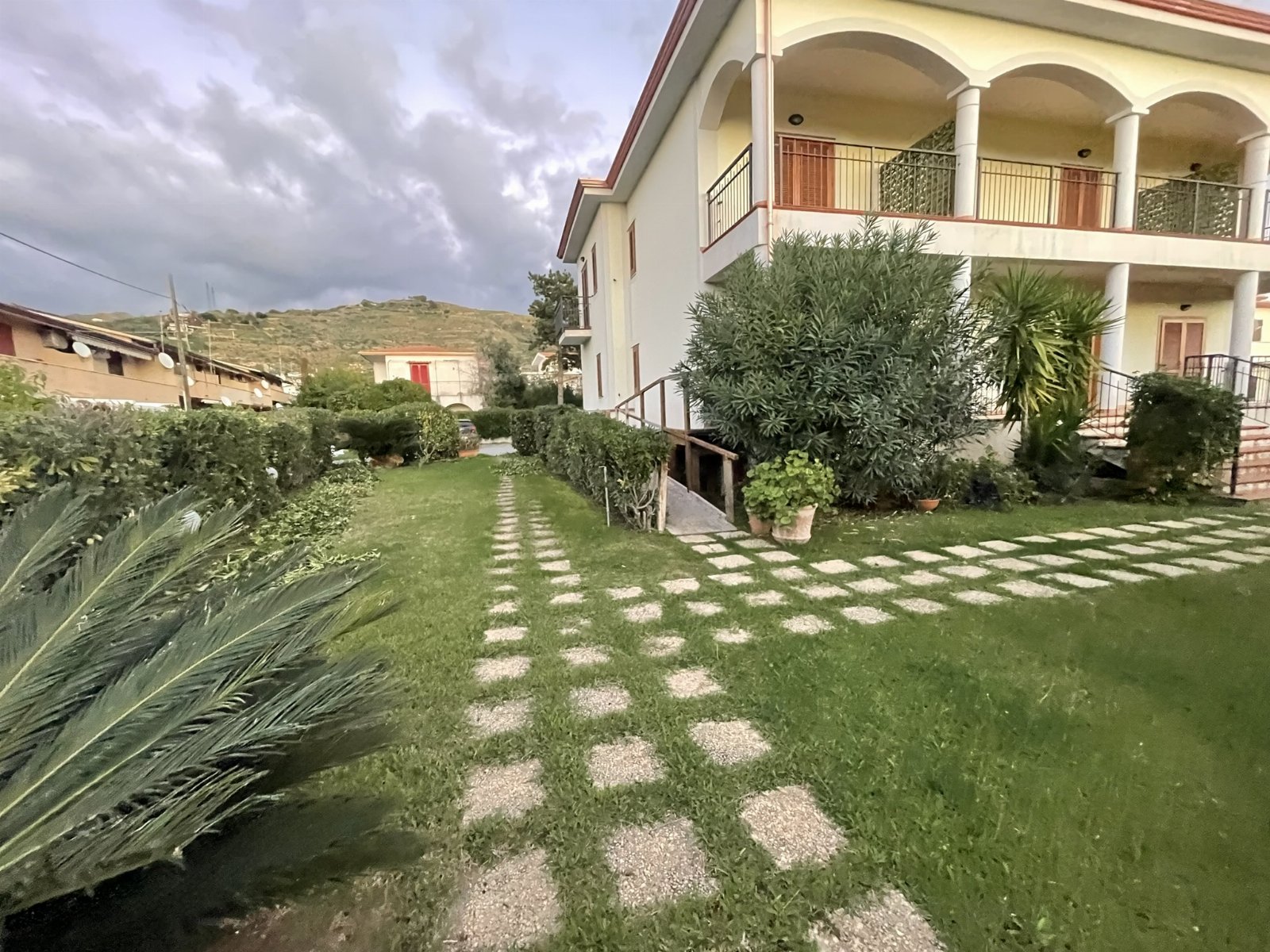 Larus Hotel