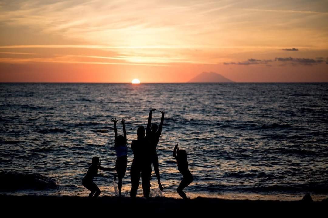Capo Vaticano: Appartamenti Trilocale 3 posti con cucina vista mare. Spiaggia privata. Sunset Yoga