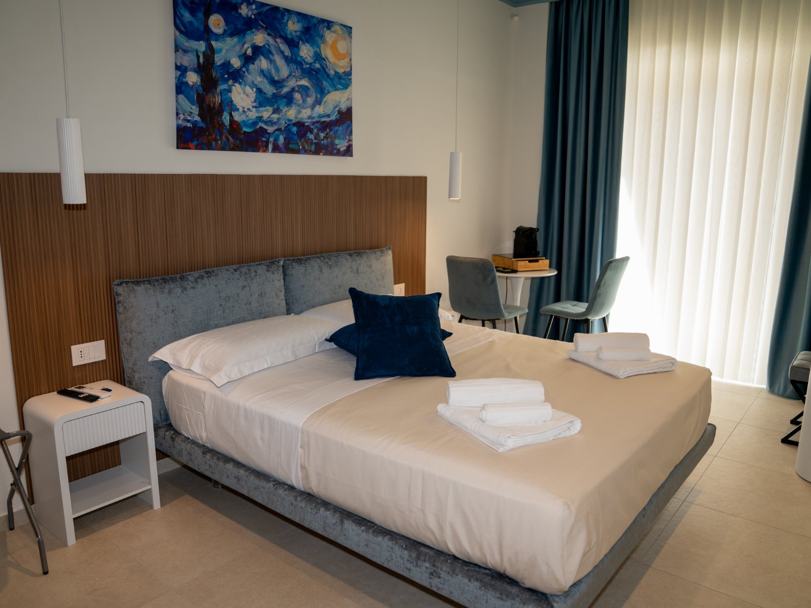 ELYRA Rooms