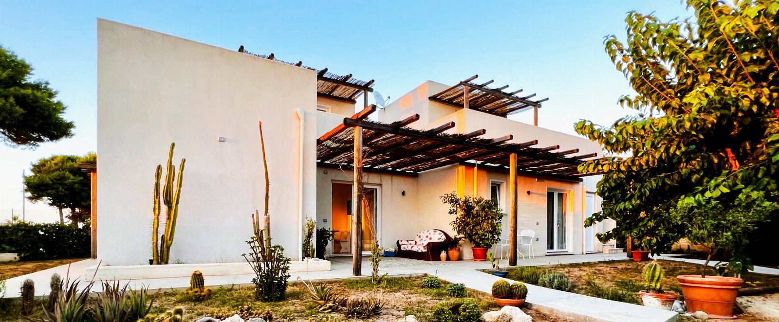 Casa Cunaci Bed and Breakfast.      "Una finestra sul Mediterraneo"