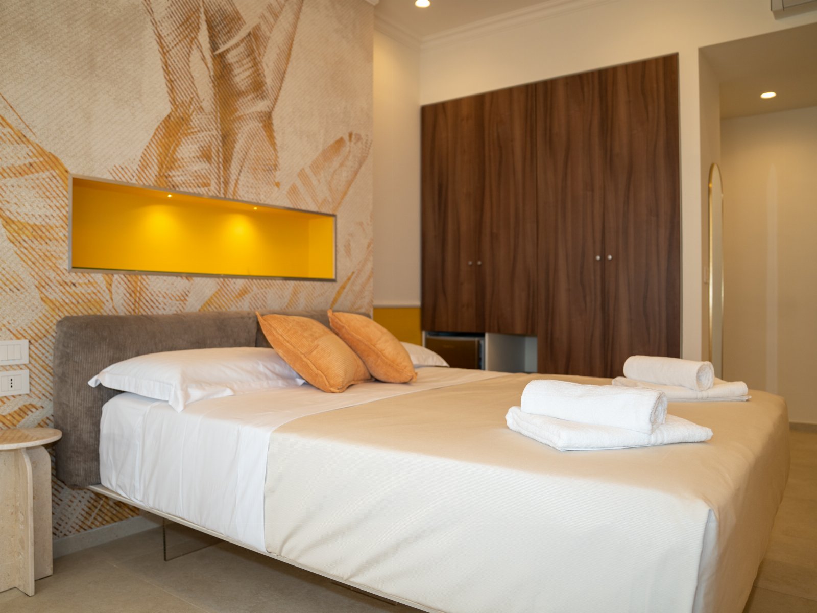 ELYRA Rooms