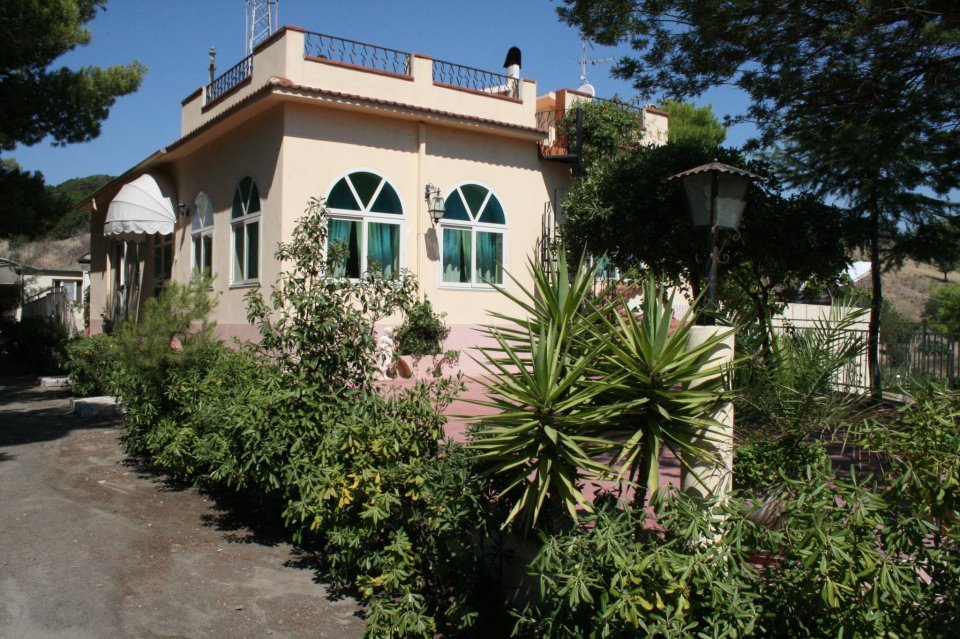 B&B Villhour : Ristorantene, affita camere, casa vacanze ,a due passi dal mar jonio