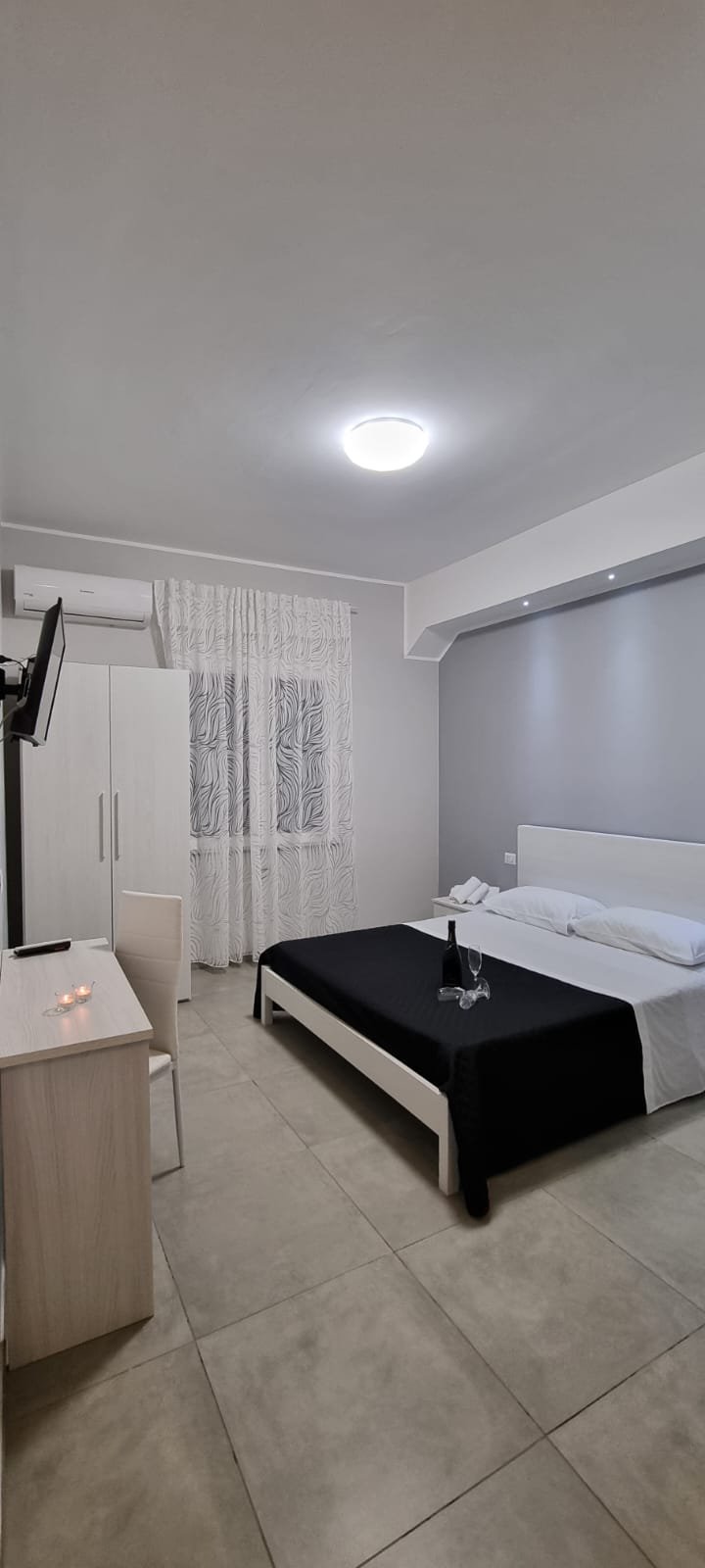 Room's Stromboli appartamento a 100 metri dal mare stanze con bagno privato