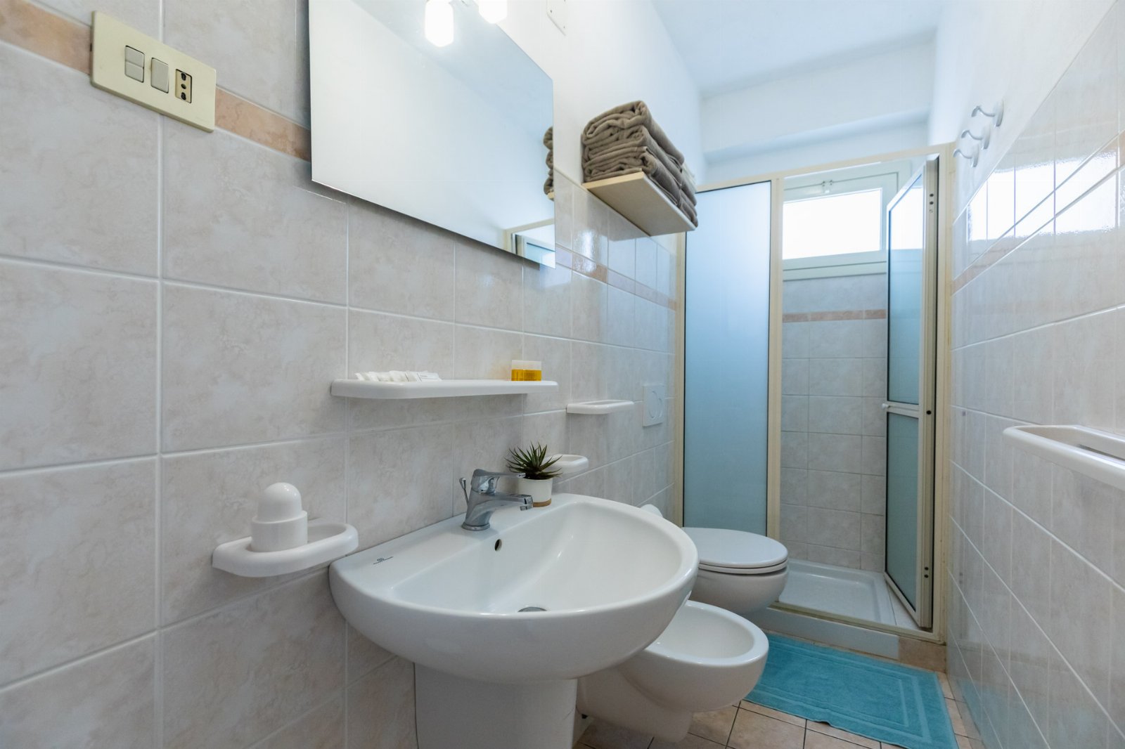 Capo Vaticano: Appartamenti Trilocale 3 posti con cucina vista mare. Spiaggia privata. Sunset Yoga