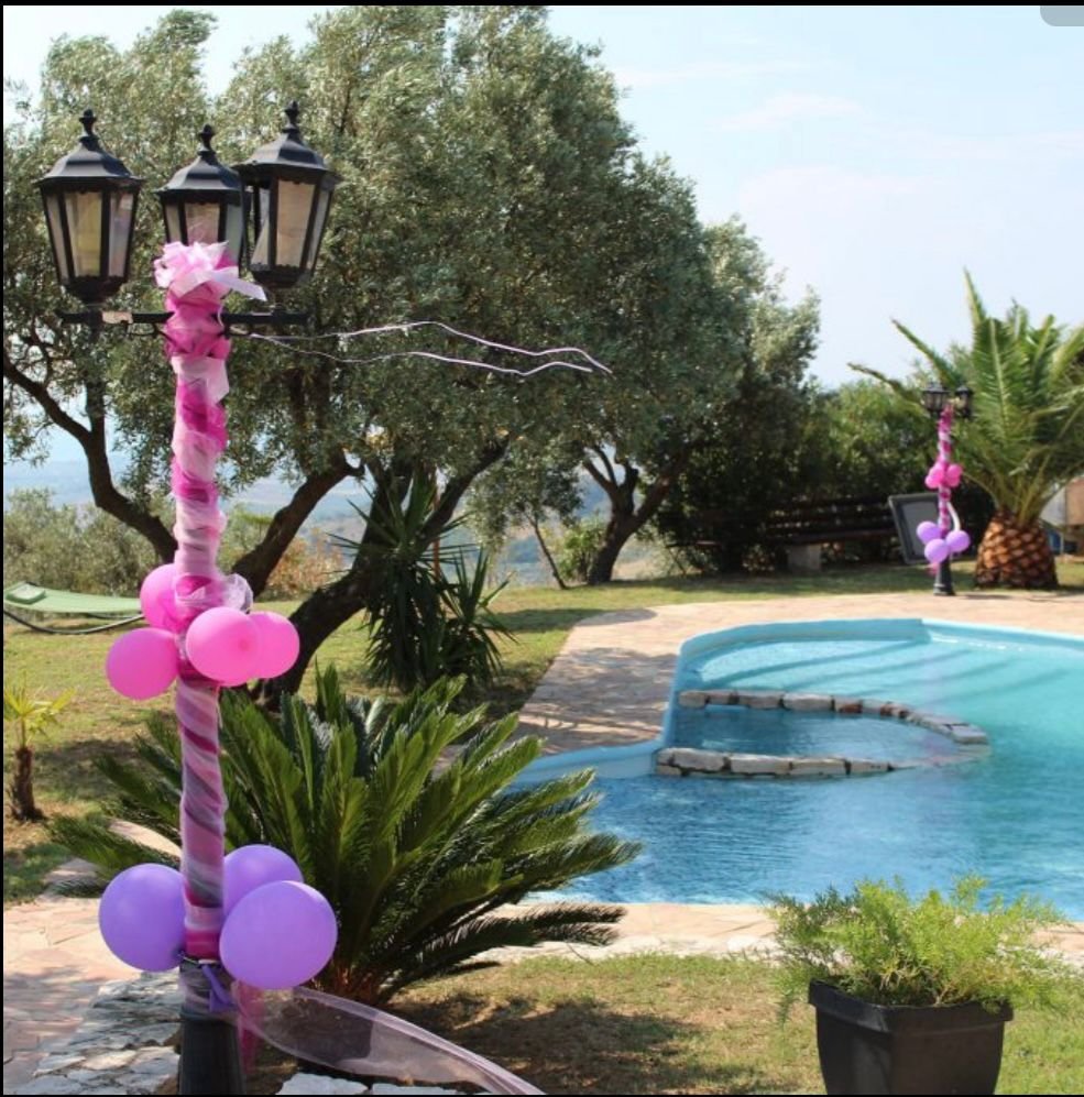 Splendida villa in collina, in zona panoramica con vista mare.