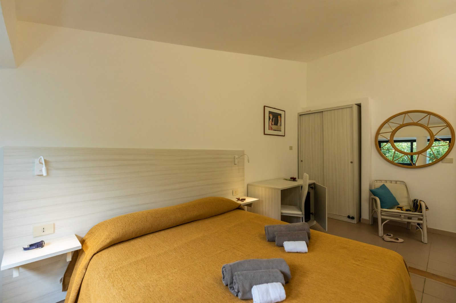 Double Room in B&B with Private Beach. Sunset Yoga.