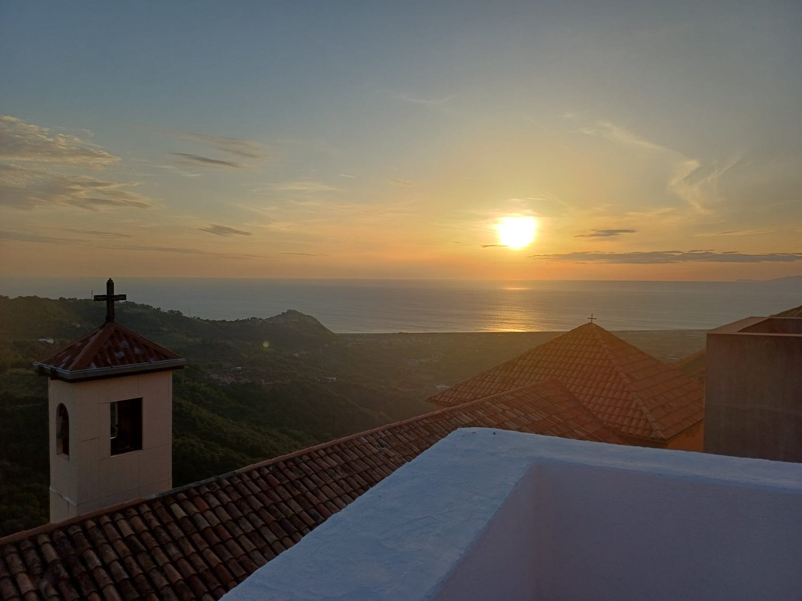 Garnì mit Meer- und Bergblick