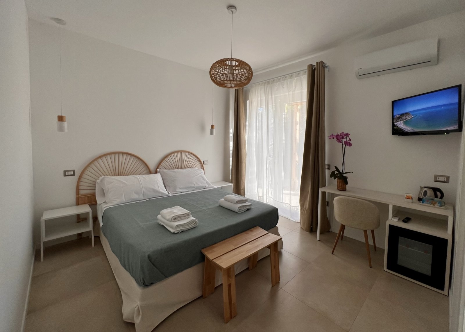 Casa Cunaci Bed and Breakfast.      "Una finestra sul Mediterraneo"