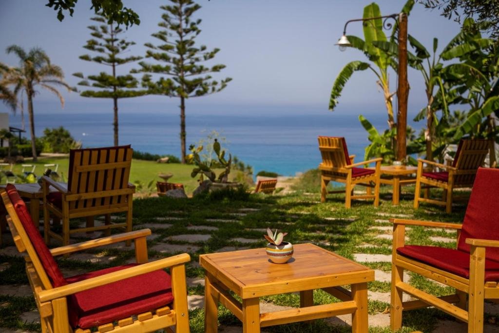 Capo Vaticano: Appartamenti Trilocale 3 posti con cucina vista mare. Spiaggia privata. Sunset Yoga