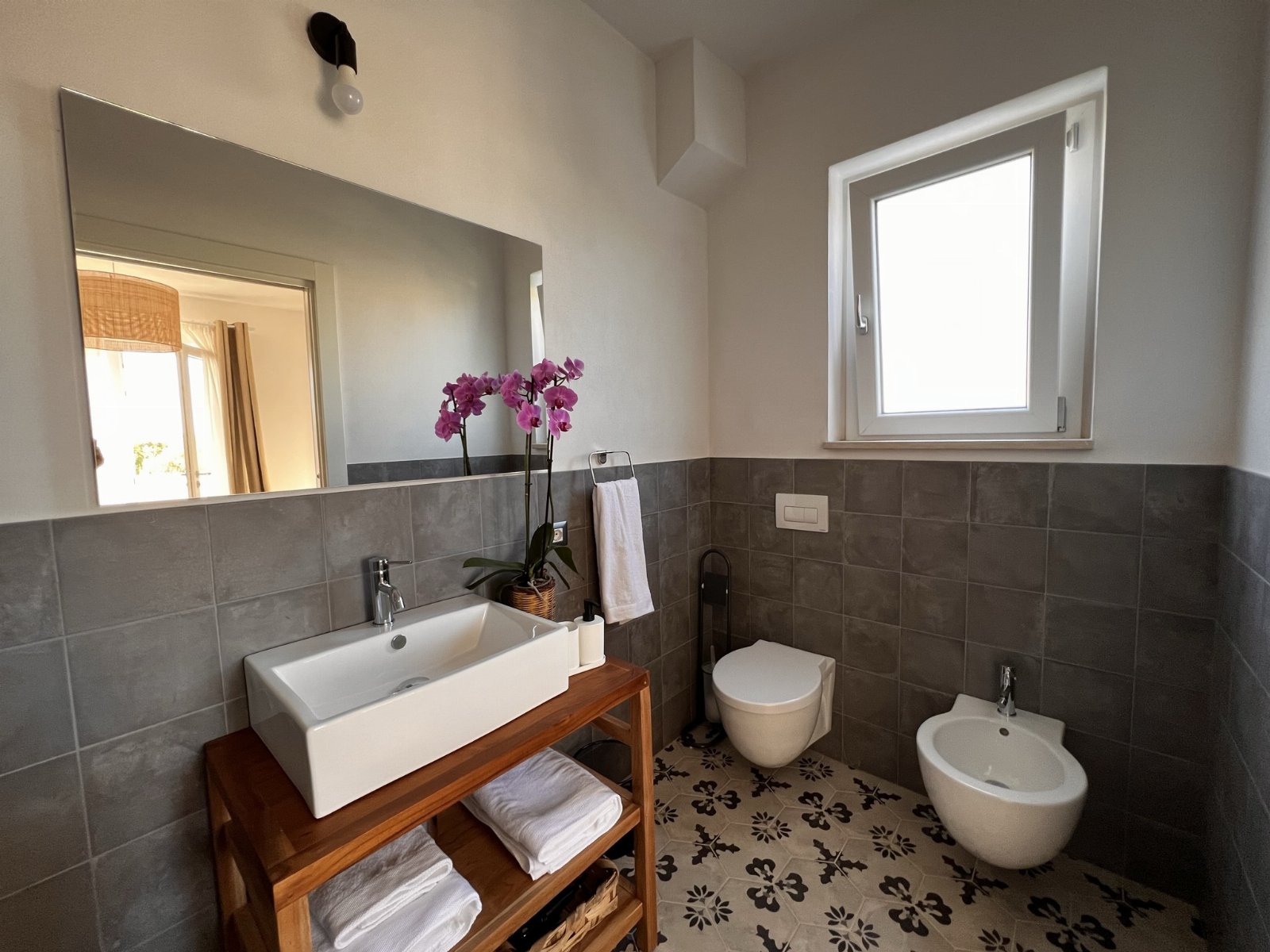 Casa Cunaci Bed and Breakfast.      "Una finestra sul Mediterraneo"