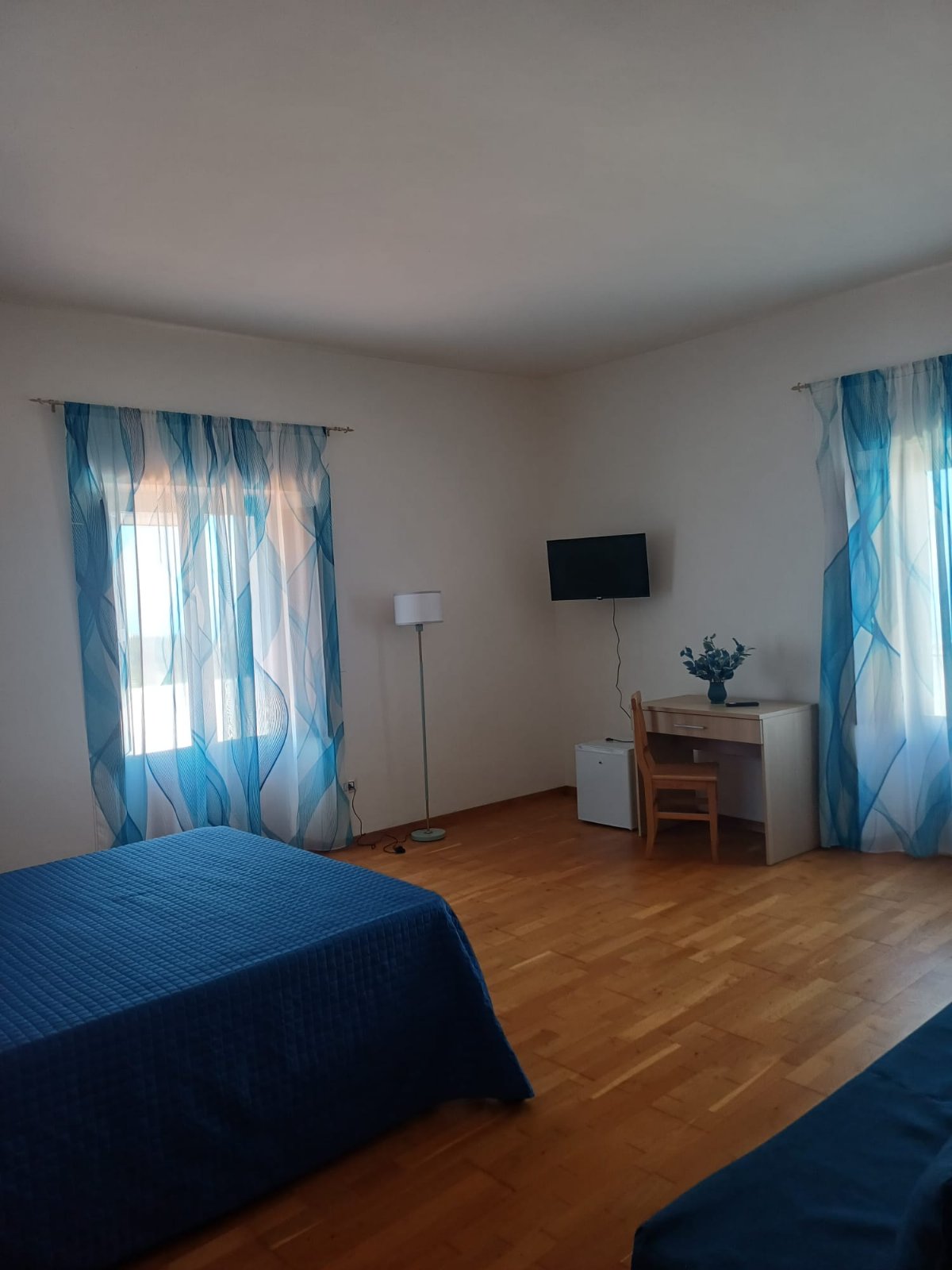 Garnì con vista mare e montagna