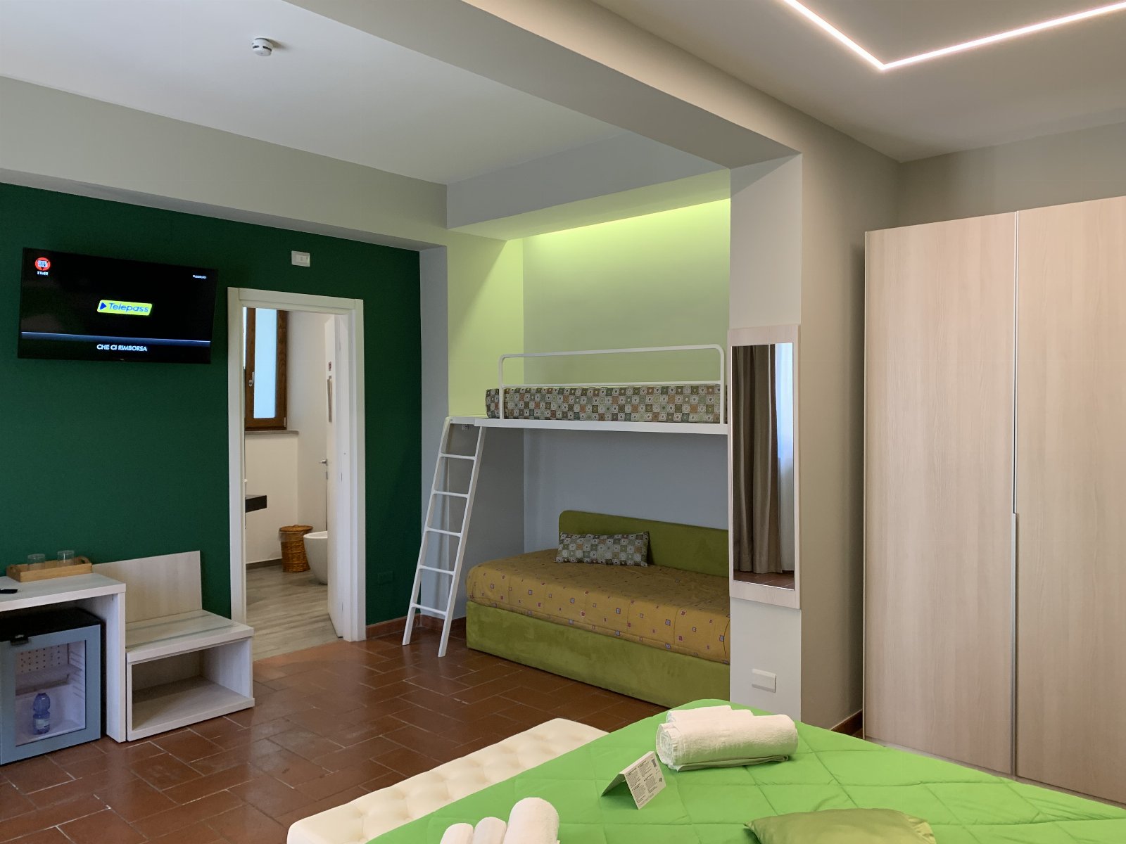 Villa con piscina vista mare