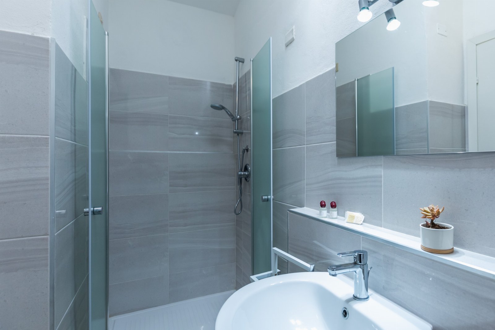 Double Room in B&B with Private Beach. Sunset Yoga.