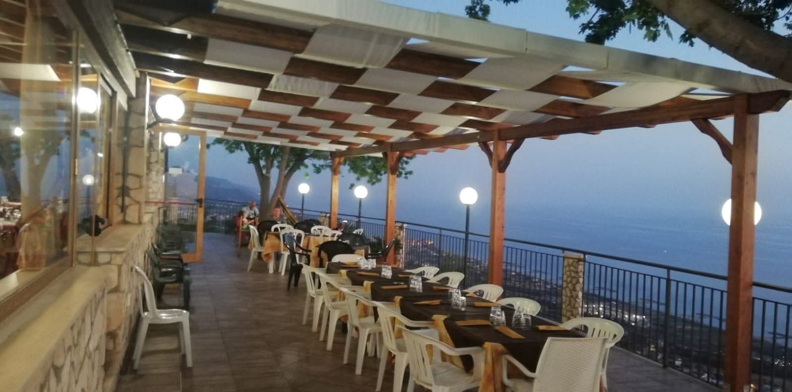 Agriturismo a Paola vicino al Santuario San Francesco e vicino al mare con piscina ristorante pizzeria fattorie didattiche