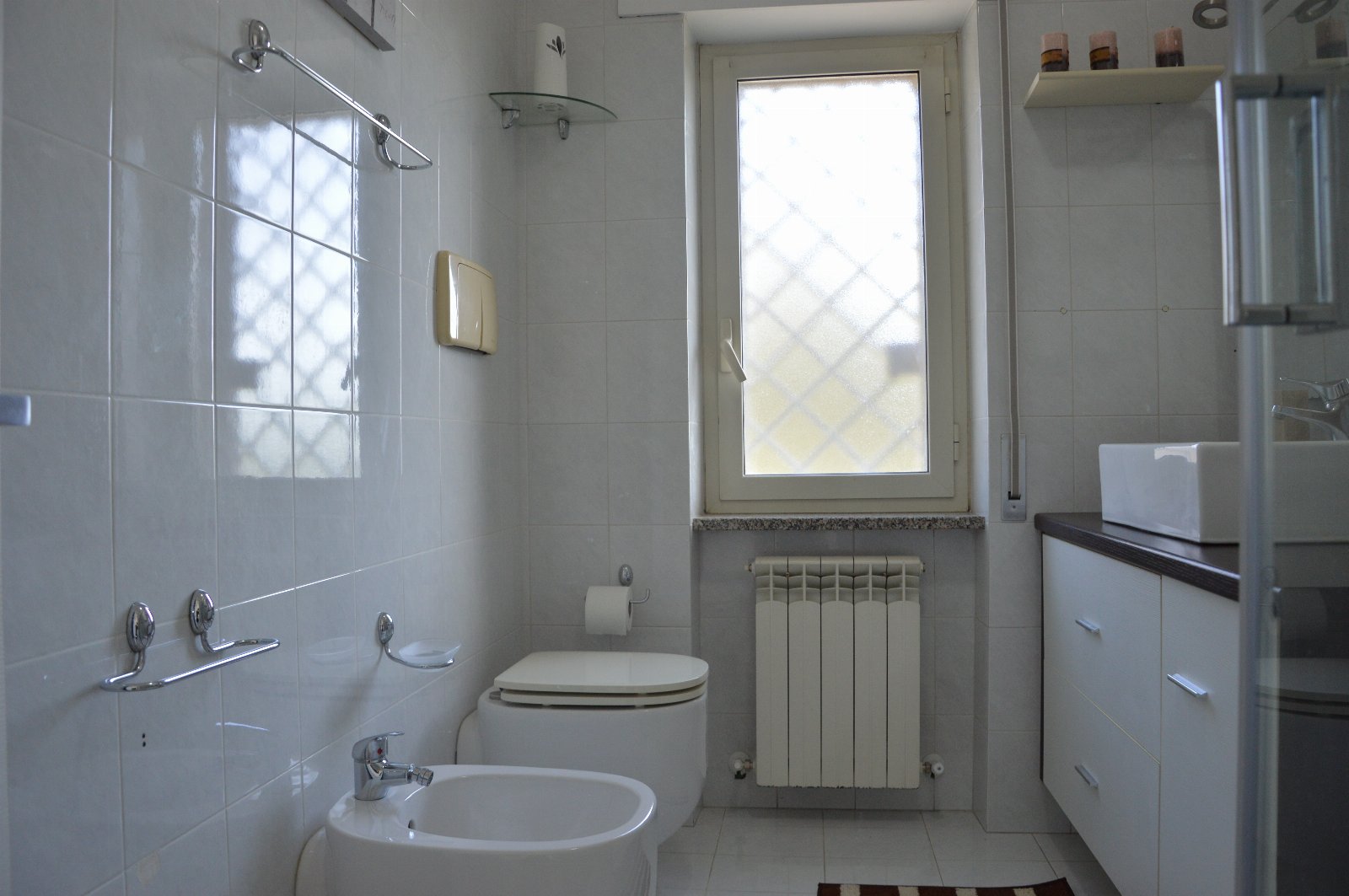 Habitación en apartamento compartido con el anfitrión, con uso de toda la casa