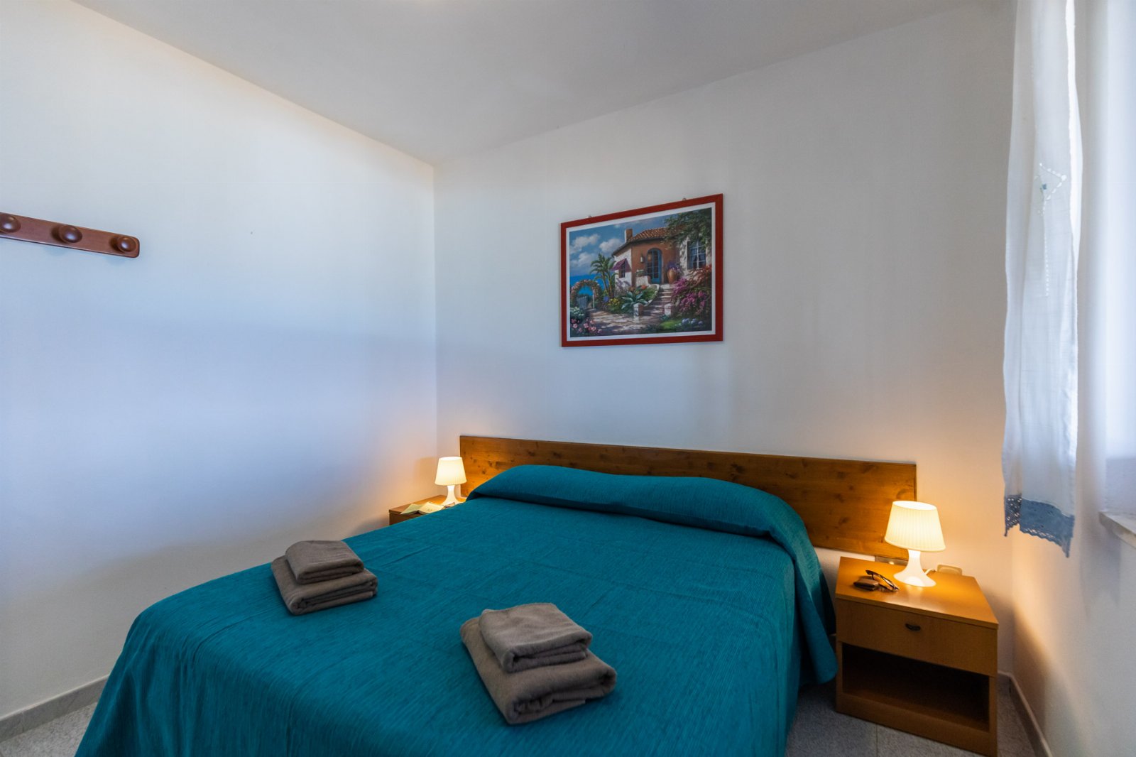 Appartement deux pièces pour 2 personnes avec cuisine et vue mer. Plage privée. Yoga au coucher du soleil.