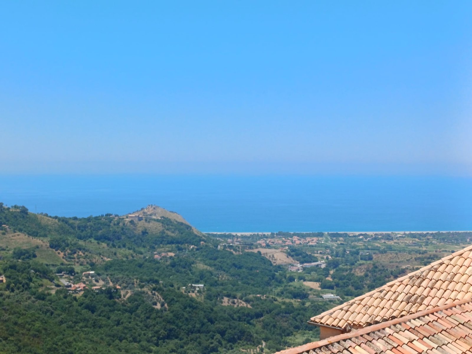 Garnì mit Meer- und Bergblick
