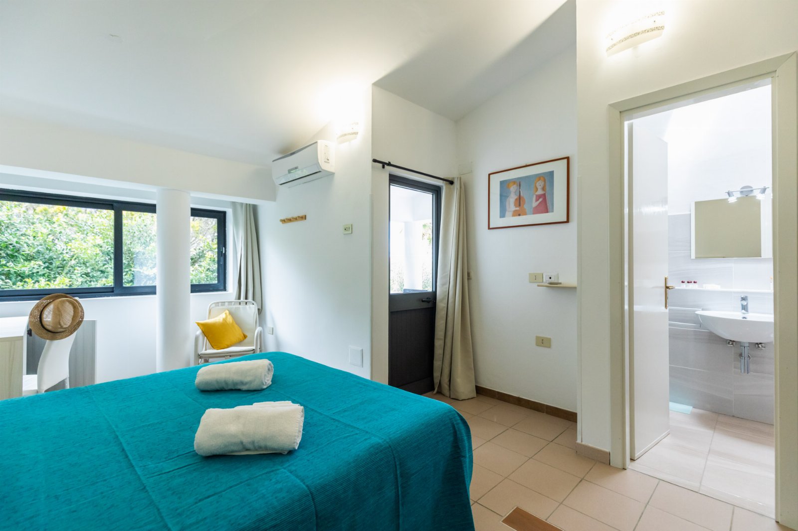 Double Room in B&B with Private Beach. Sunset Yoga.