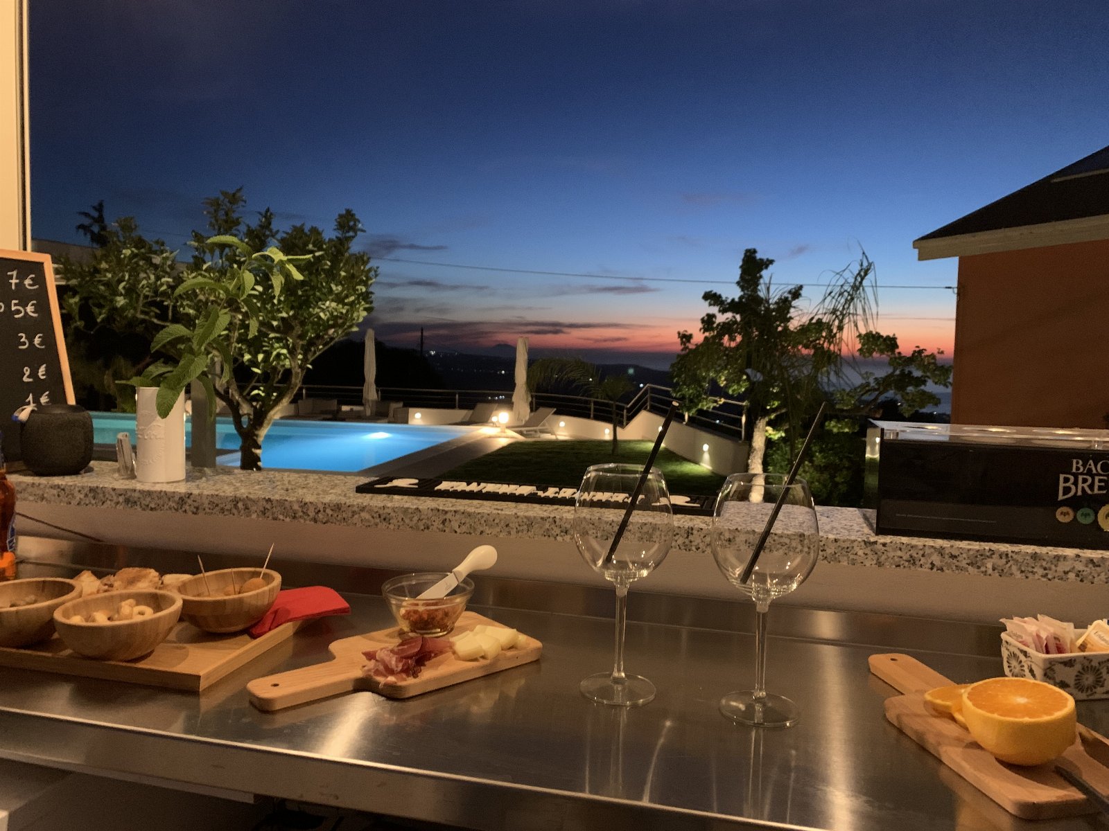 Villa con piscina vista mare