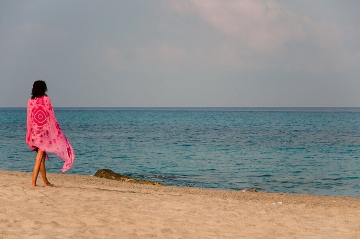 Appartement deux pièces pour 2 personnes avec cuisine et vue mer. Plage privée. Yoga au coucher du soleil.