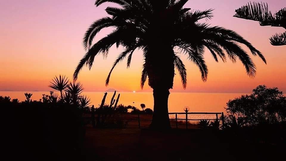 Double Room in B&B with Private Beach. Sunset Yoga.