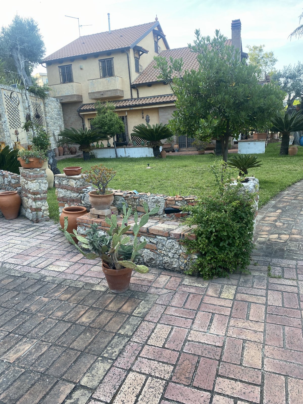 Villa con podere in collina a Siderno Superiore, tra mare, natura e relax