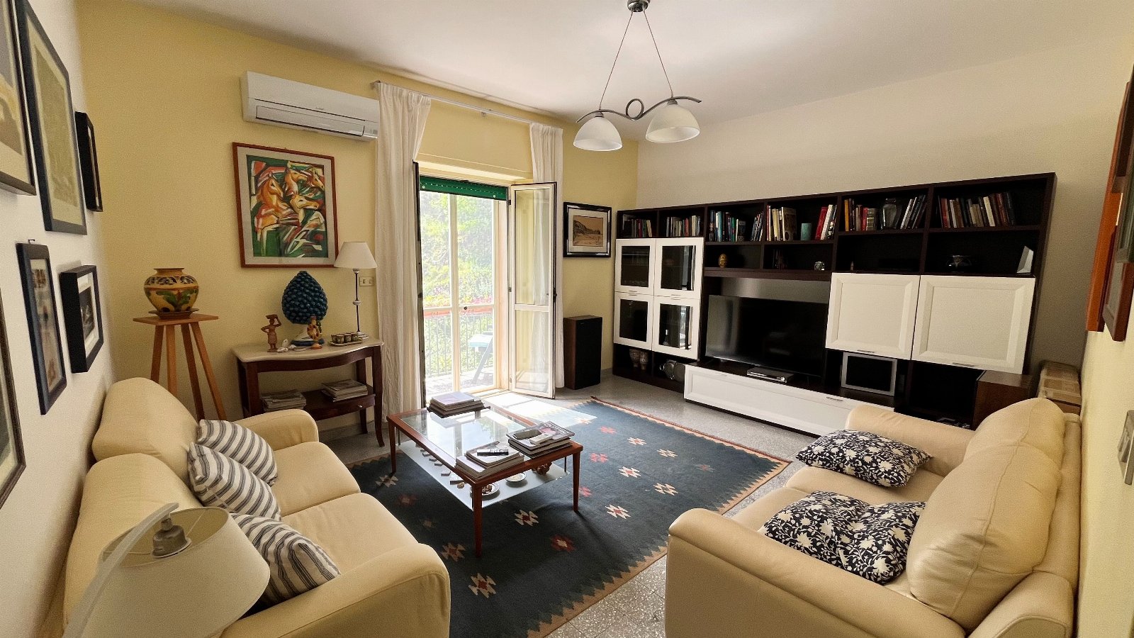 Apartment just a stone's throw from the sea