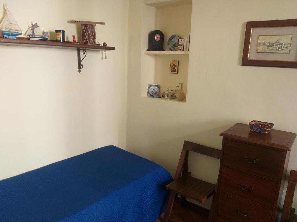 LA DIMORA DEL NONNO MARINAIO - Trilocale nel centro storico, posto auto in strada pubblica con permesso ZTL, pavimento in cotto di Montalcino, rivestimenti e lampadari in ceramica di Vietri decorata a mano, mobili in teak.