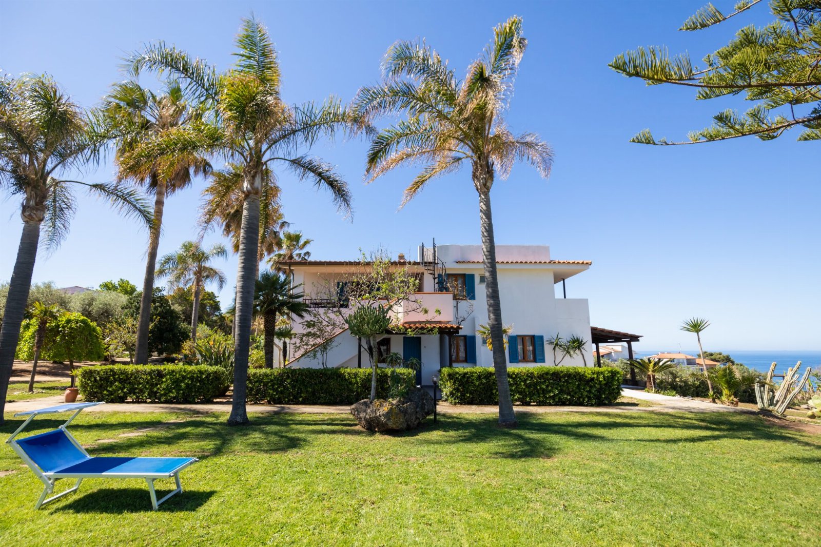 Capo Vaticano: Appartamenti Trilocale 3 posti con cucina vista mare. Spiaggia privata. Sunset Yoga