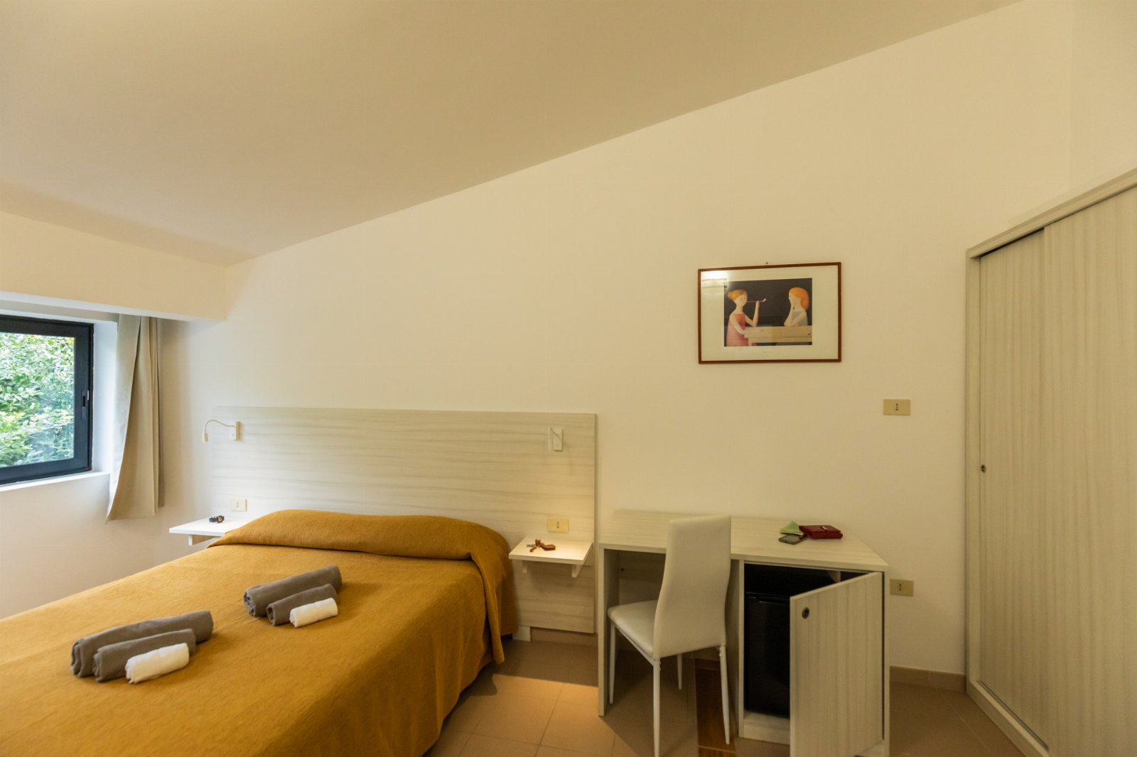 Double Room in B&B with Private Beach. Sunset Yoga.