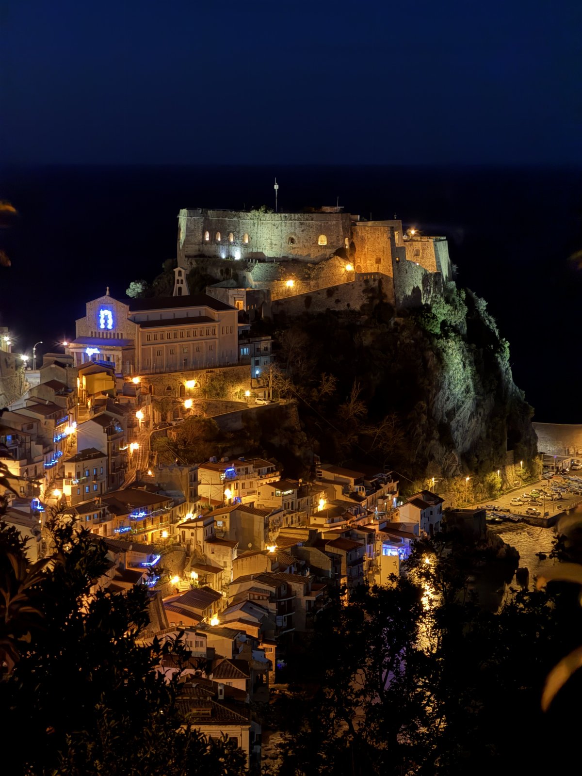 Abbraccio di Scilla