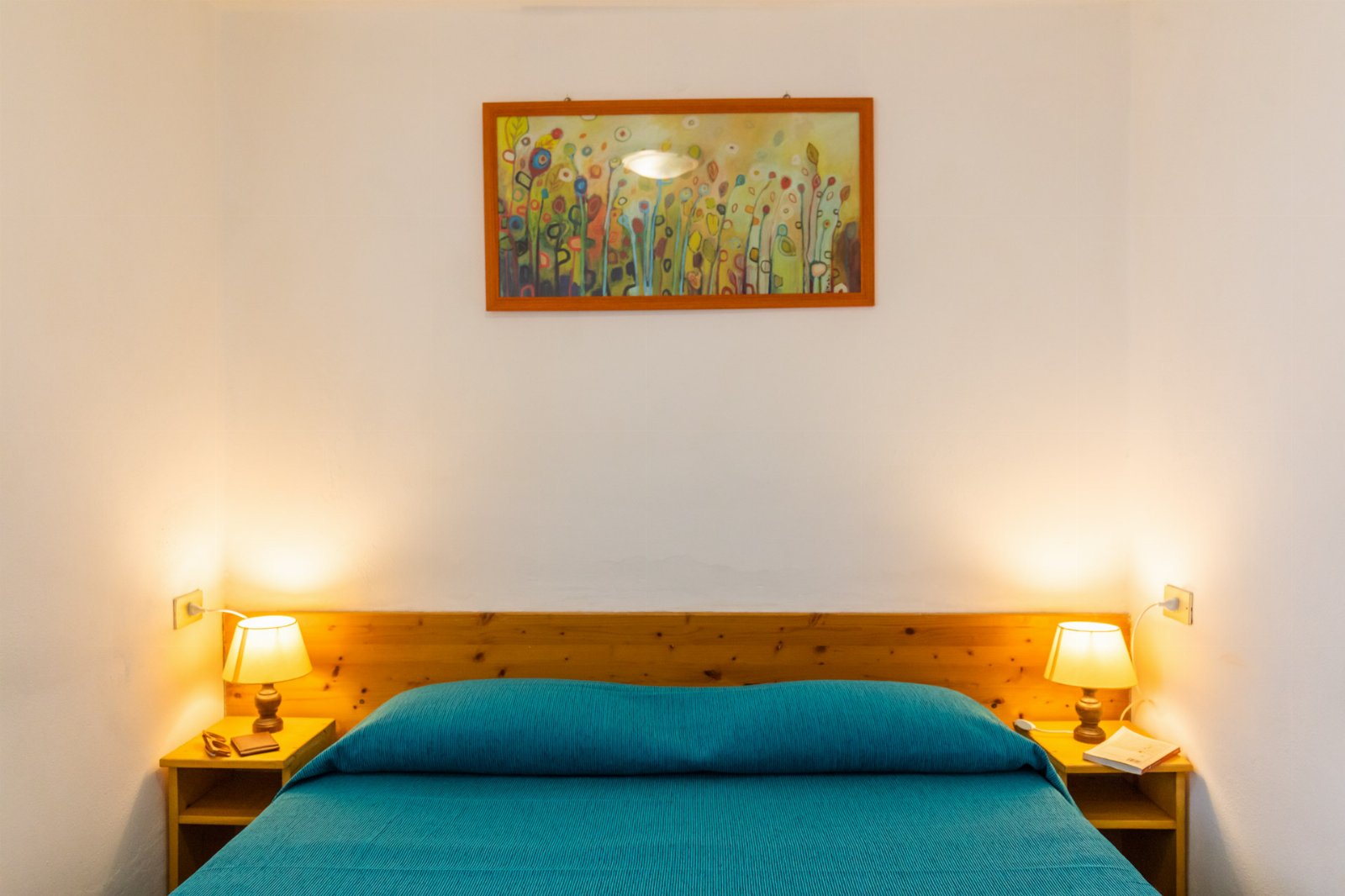 Appartement deux pièces pour 2 personnes avec cuisine et vue mer. Plage privée. Yoga au coucher du soleil.