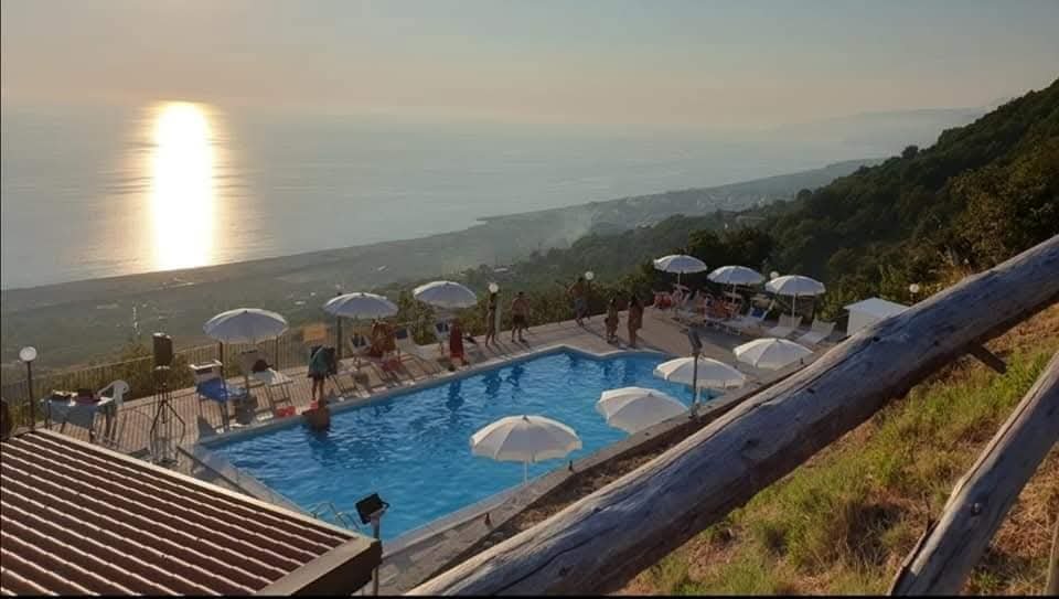 Agriturismo a Paola vicino al Santuario San Francesco e vicino al mare con piscina ristorante pizzeria fattorie didattiche