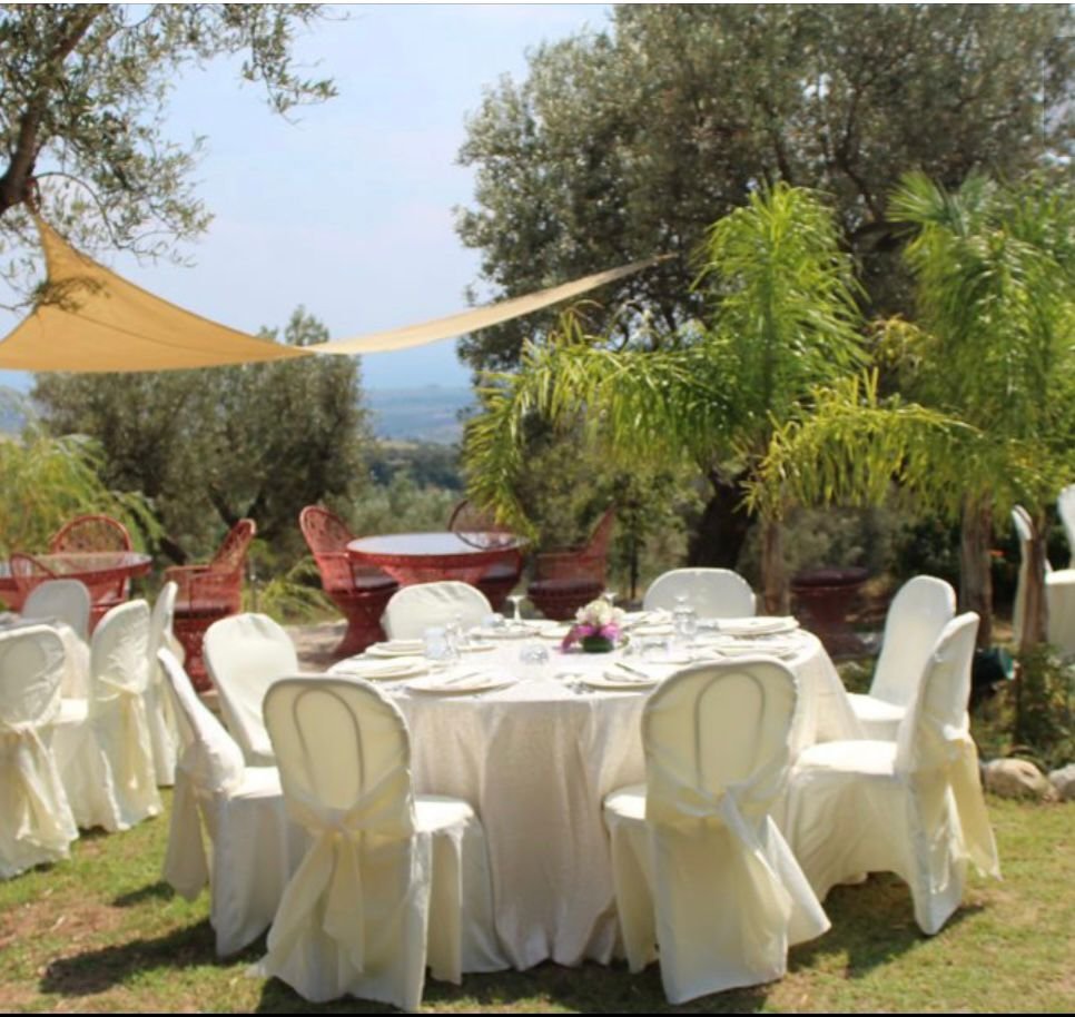 Splendida villa in collina, in zona panoramica con vista mare.
