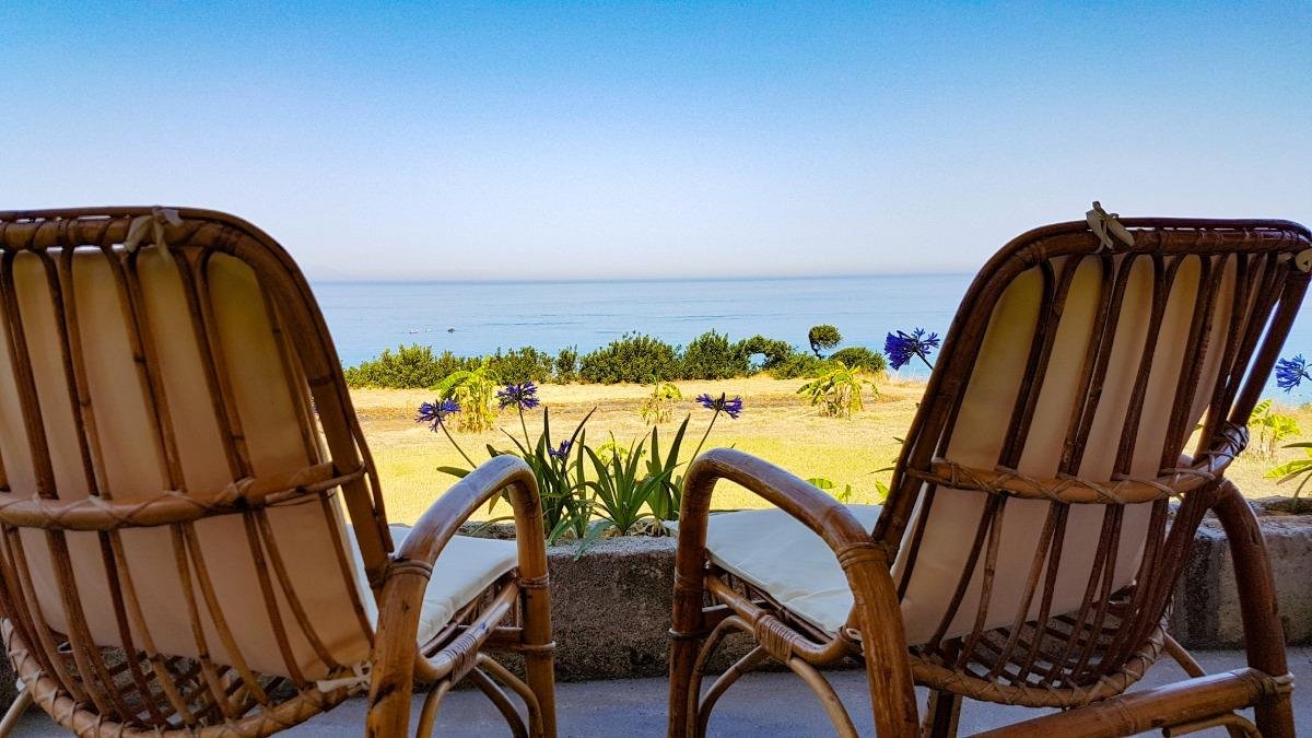 Capo Vaticano: Appartamenti Trilocale 3 posti con cucina vista mare. Spiaggia privata. Sunset Yoga
