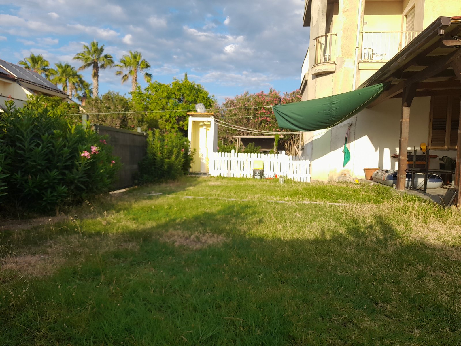 Ground-floor townhouse with private garden