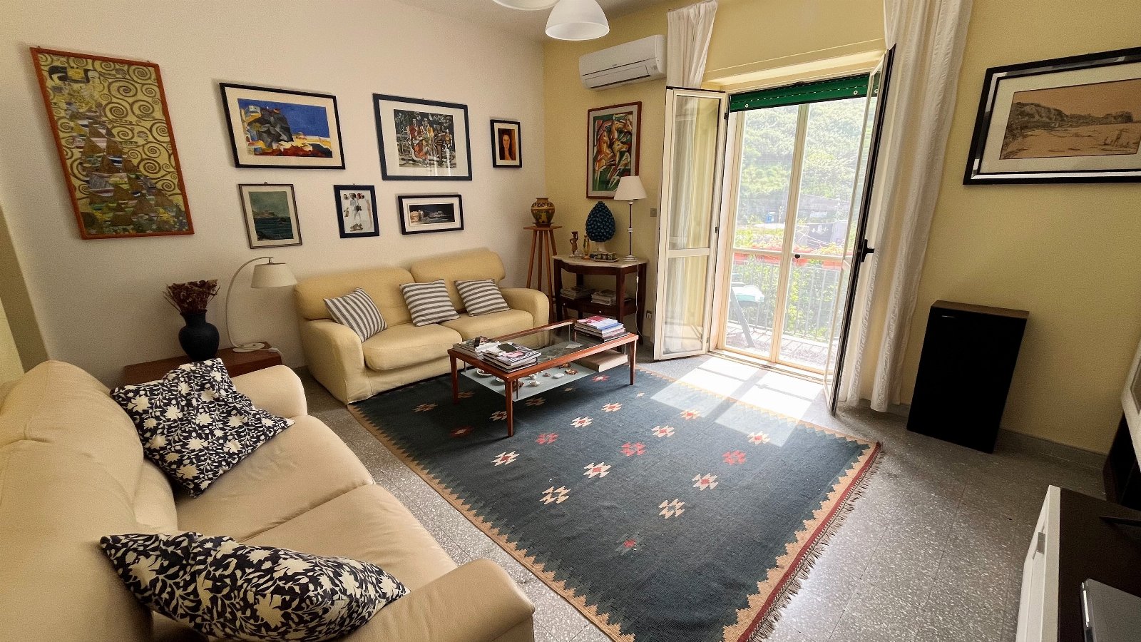 Apartment just a stone's throw from the sea