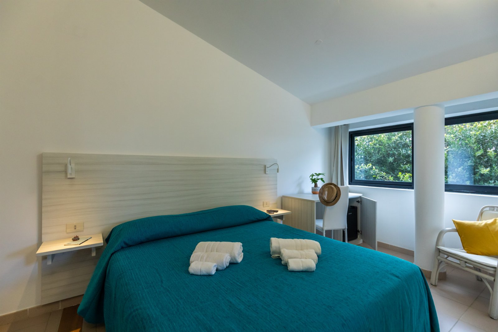 Double Room in B&B with Private Beach. Sunset Yoga.