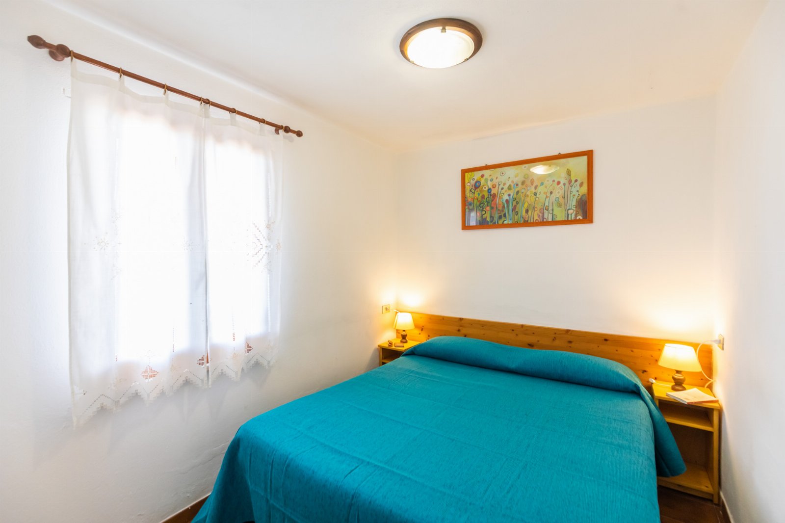 Appartement deux pièces pour 2 personnes avec cuisine et vue mer. Plage privée. Yoga au coucher du soleil.