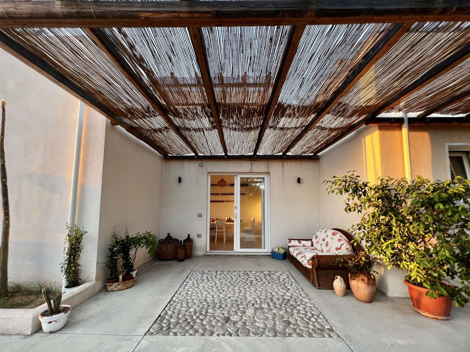 Casa Cunaci Bed and Breakfast.      "Una finestra sul Mediterraneo"