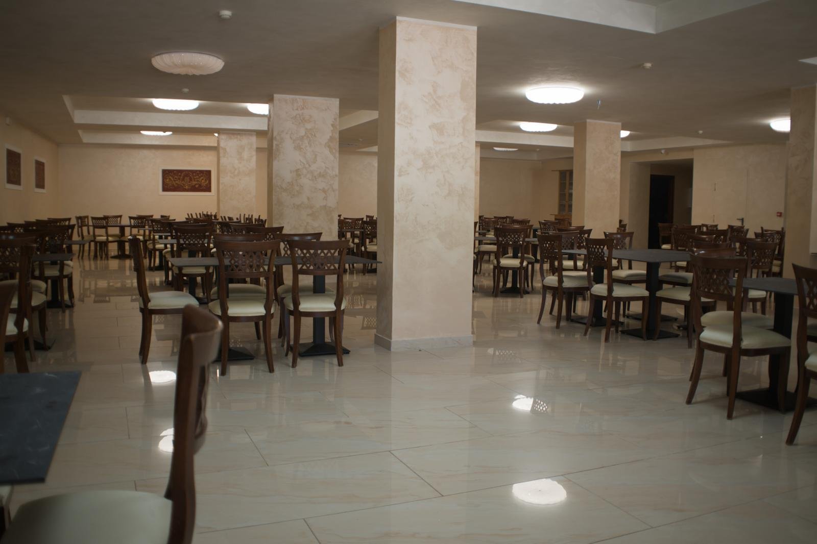 3-gwiazdkowy hotel z pokojami z widokiem na morze, restauracją i przestrzenią eventową w Briatico, na Costa degli Dei.